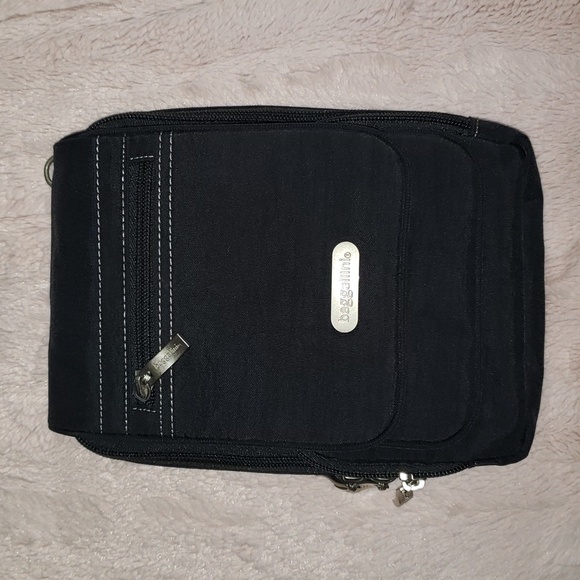 Baggallini Handbags - Baggalini Black Nylon Multi Pocket Purse